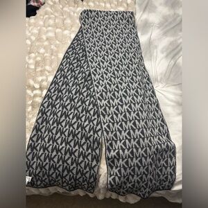 Reversible grey MK scarf